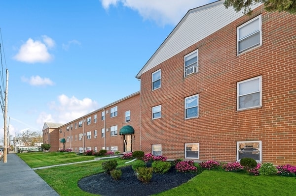 Walnut Chestnut Apartments