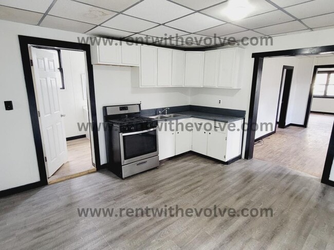 Photo - 203 W Race St