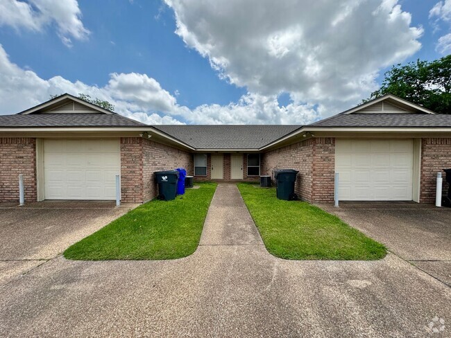 Building Photo - Duplex Rental