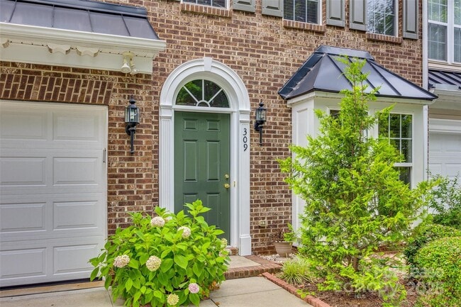 Photo - 309 Berg Cir