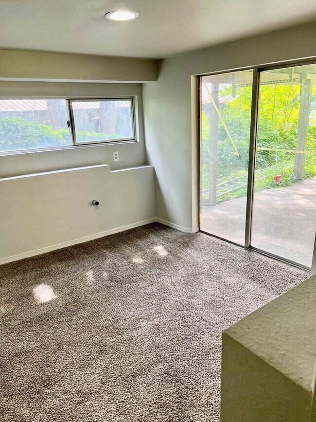 4 bed / 1 bath on Star Lake in Kent, WA Rental House Rental in Kent