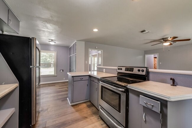 Photo - 1014 W Belden St