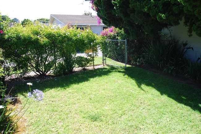 Unidad A - Patio privado - 6624 Pasado Rd