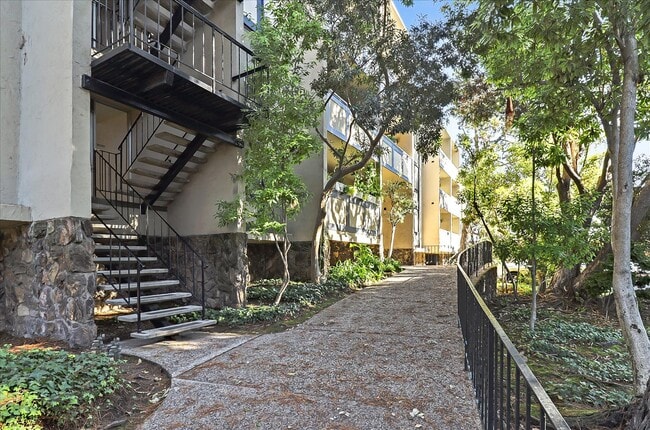 Building Photo - 955 Shorepoint Ct