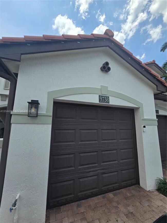 Photo - 9738 Darlington Pl