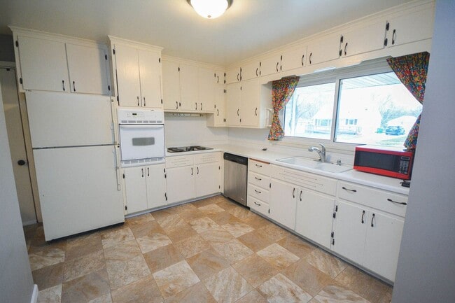 Photo - 3br ranch style home near Sunset Terrace Elementary!