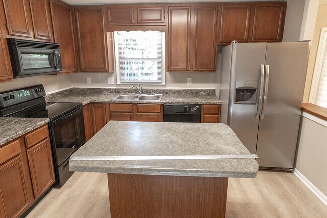 Photo - 3006 Lynnwood Dr