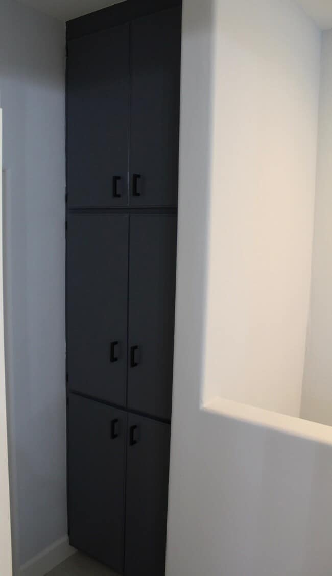 armario del pasillo de arriba - 2252 Cornell Dr Unidad B