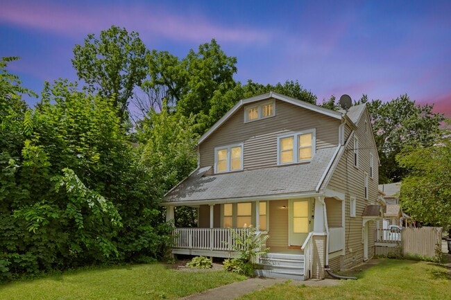 Building Photo - West Akron 3BR with Porch & Off-Street Par...