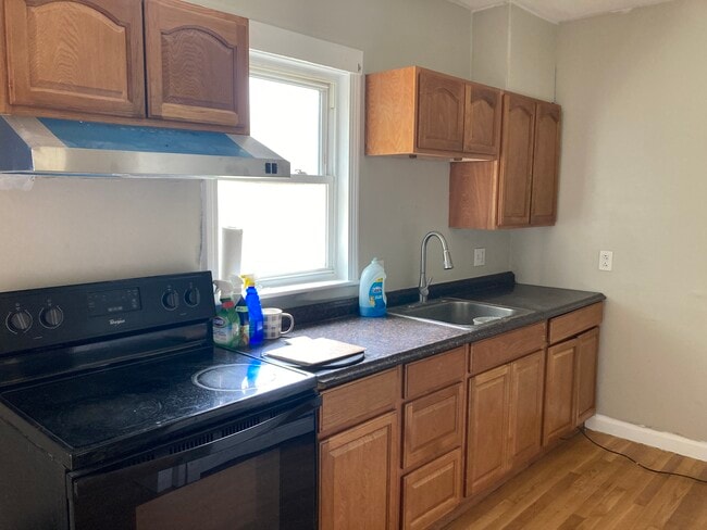 Building Photo - 12 Carlmark St Unit #2