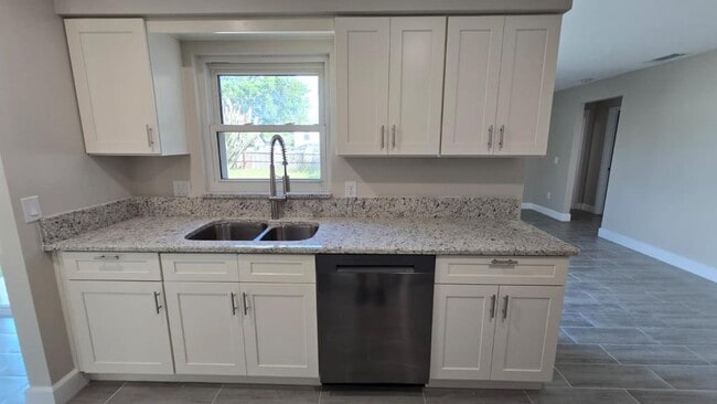 Photo - 647 Sagamore Dr