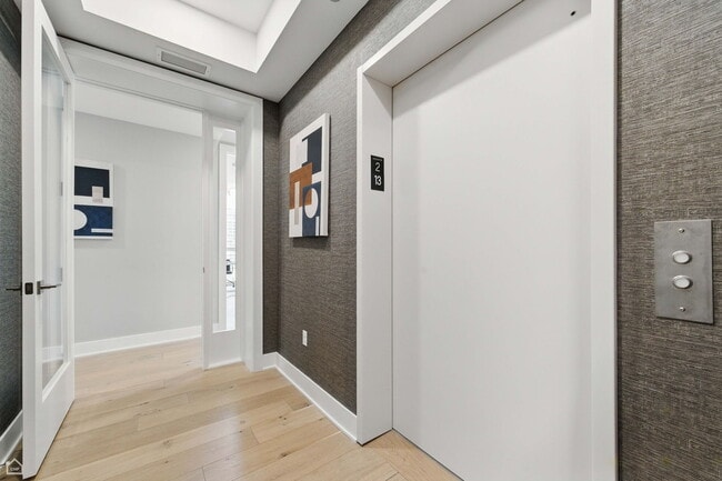 Photo - 146 W Erie St Unidad 403