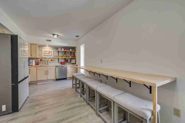 Photo - 5009 Emerald Dr