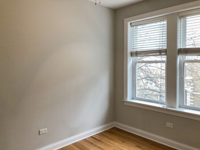 Photo - 3804 N Marshfield Ave Unit 2