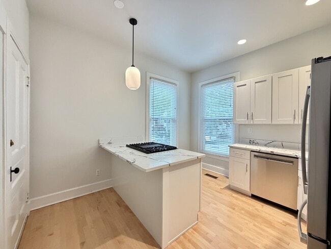 Photo - 1122 W Roscoe St Unit J06P