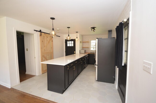 Photo - 1009 N Hills Dr