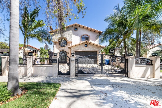 Building Photo - 458 Flores St