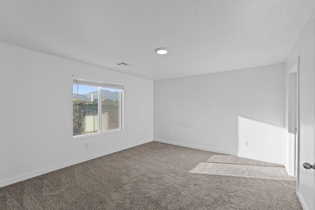 Photo - Comfortable and Spacious 4-Bedroom Townhom...