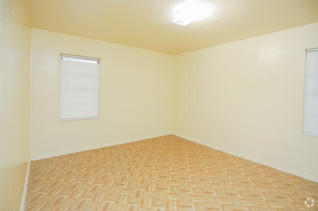 2BR, 1BA - 924SF - Classic