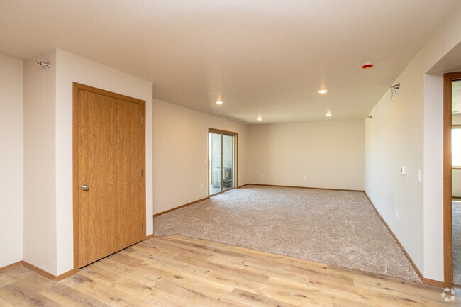 1BR, 1BA - 952SF - Living Room