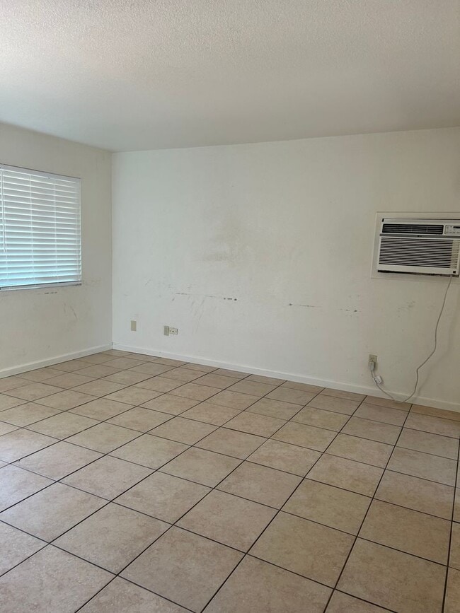 Photo - 1705 Carver Ct Unidad 3