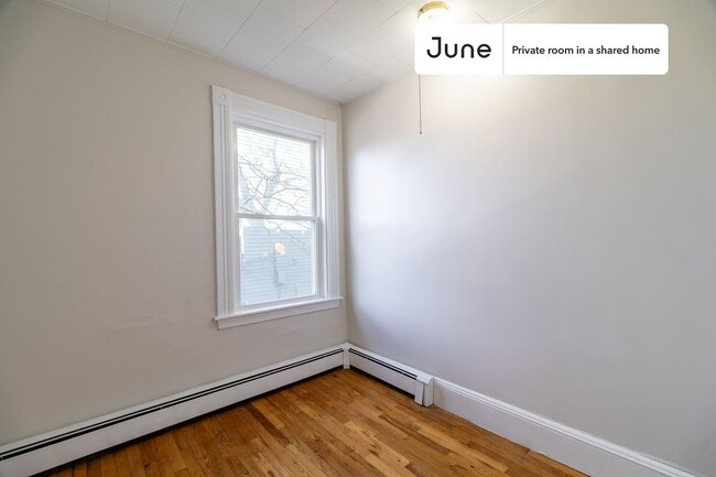 Private bedroom in 3 bed/1 bath Home - Private bedroom in 3 bed/1 bath Home Unit C