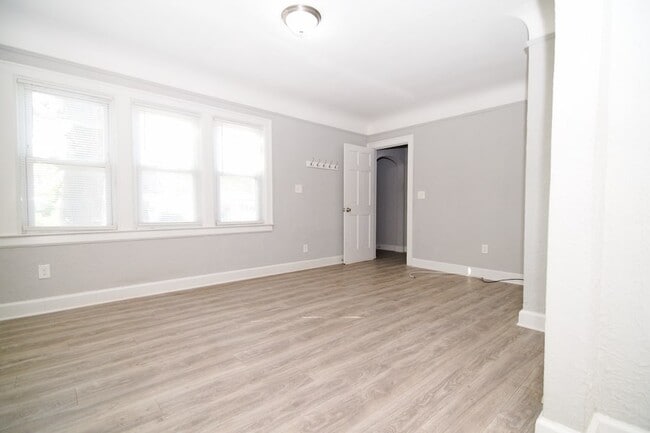 Photo - 23304 Cayuga Ave