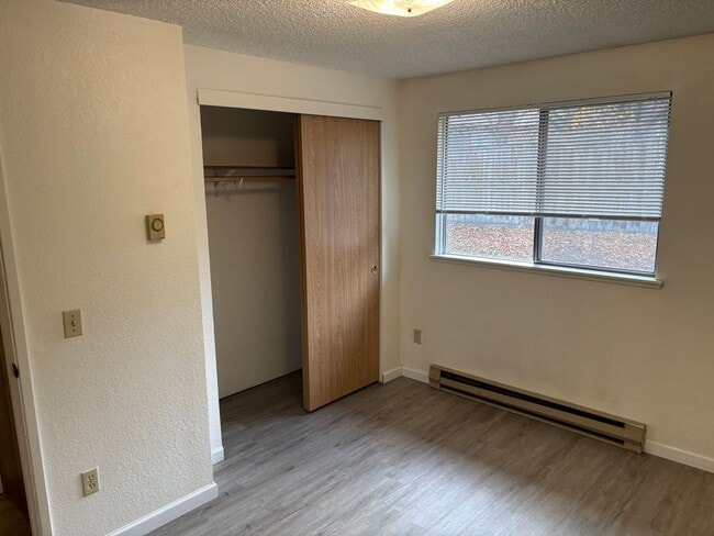 Photo - 717-719 SE Centennial St