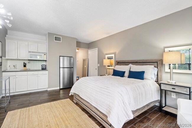 Building Photo - 11863 Wimbledon Cir Unit 407