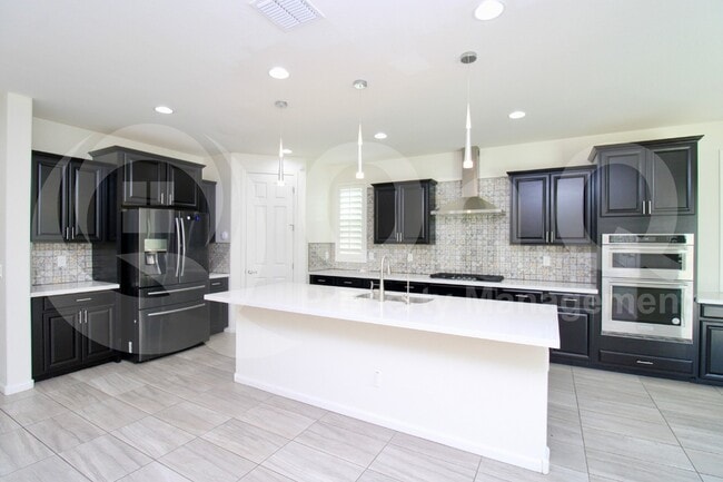 Building Photo - 231 E Wisteria Dr