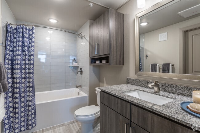 2BR, 2BA - 1,086SF