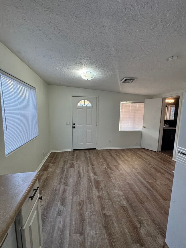 Photo - West Roseburg 2 Bedroom home with fenced yard