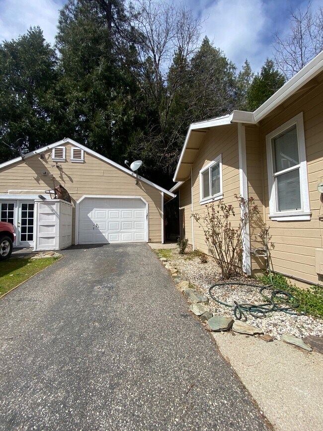 Photo - 106 Perseverance Mine Ct