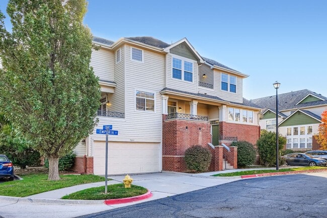 Building Photo - Spacious 3-Bedroom Townhome in Prime Denve...