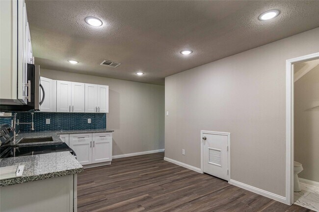 Photo - 7921 Cook Rd