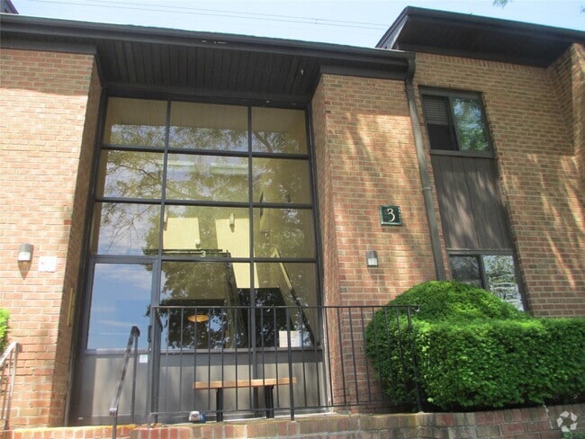 Building Photo - 3 Brevoort Dr Unit 2B Rental