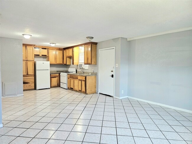 Building Photo - 1109 Broadway Avenue J Unit 15 Rental