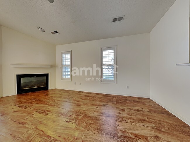 Photo - 110 Exeter Ct