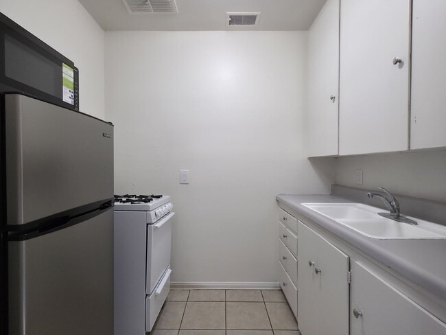 Photo - Cozy 1 Bedroom / 1 Bathroom Apartment Available for Lease in Yuma, AZ! Unit 575 W 3rd St