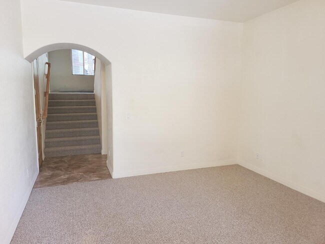 Photo - 1021 E Sterling Ln