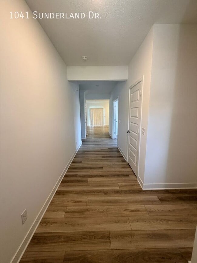 Photo - 1041 Sunderland Dr