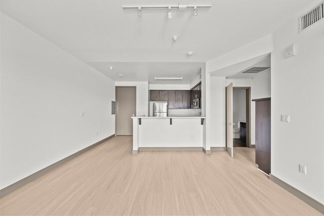 Building Photo - 33 North