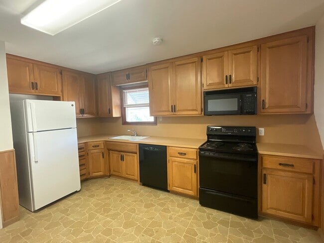Photo - **APPLICATION RECEIVED**  AMAZING 3 bedroom 2 Bath home with detached GARAGE/WORKSHOP in Marble F...