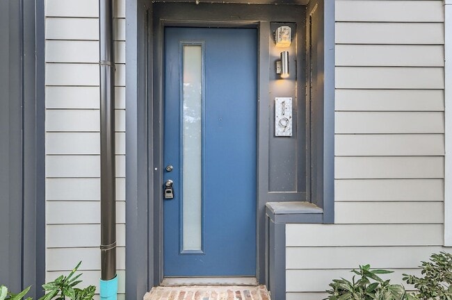 Photo - 301 E Lamar St