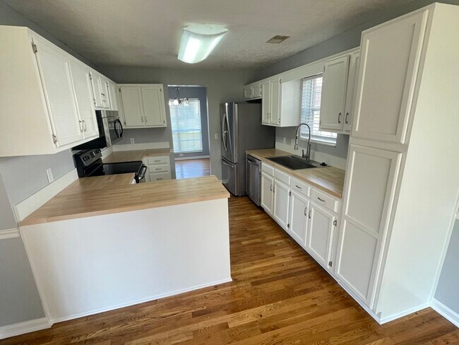 Photo - Harbortowne corner lot home with fenced yard and deck!