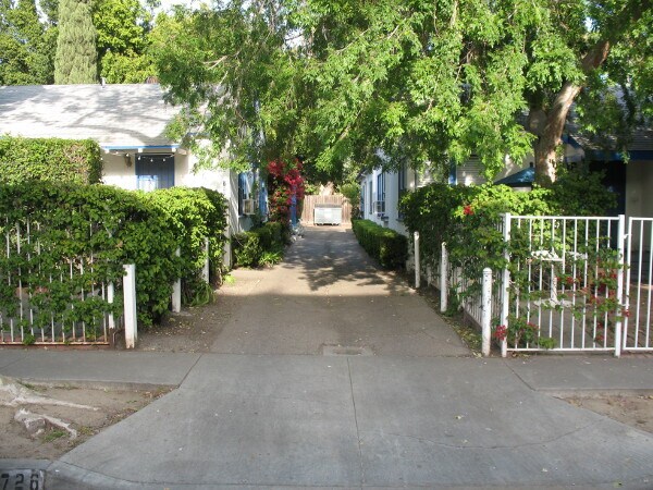 Driveway - 726 1/2 Westmount Dr Unit no  #