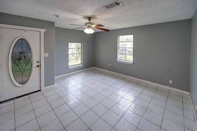 Photo - 1106 Mooney Rd