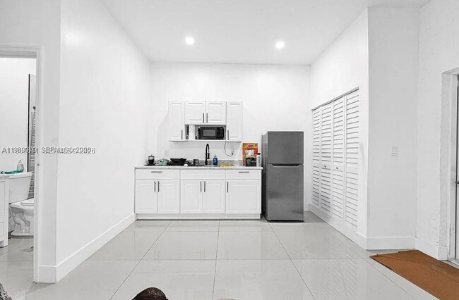 Building Photo - 12735 SW 211th St Unit 1