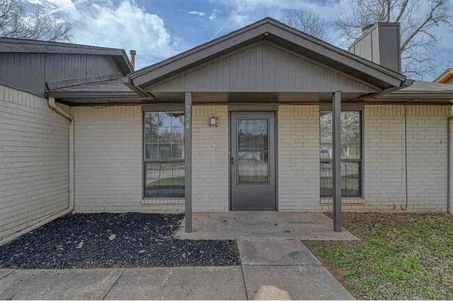 Photo - 724 Peregrine Dr House
