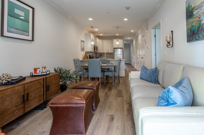 2BD,2BA -1200SF Single Level-Living Room/Kitchen